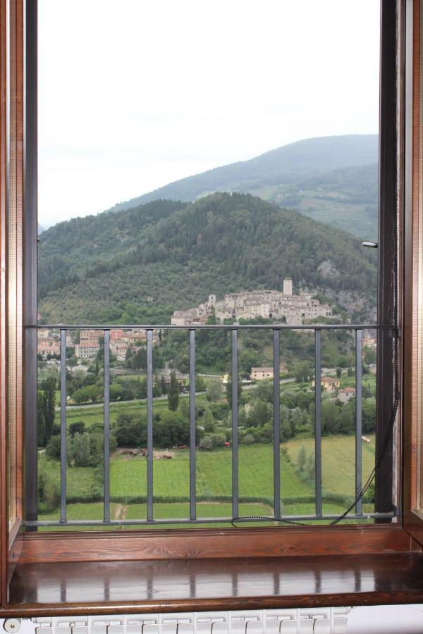 Il Castello Sul Lago Arrone Bagian luar foto