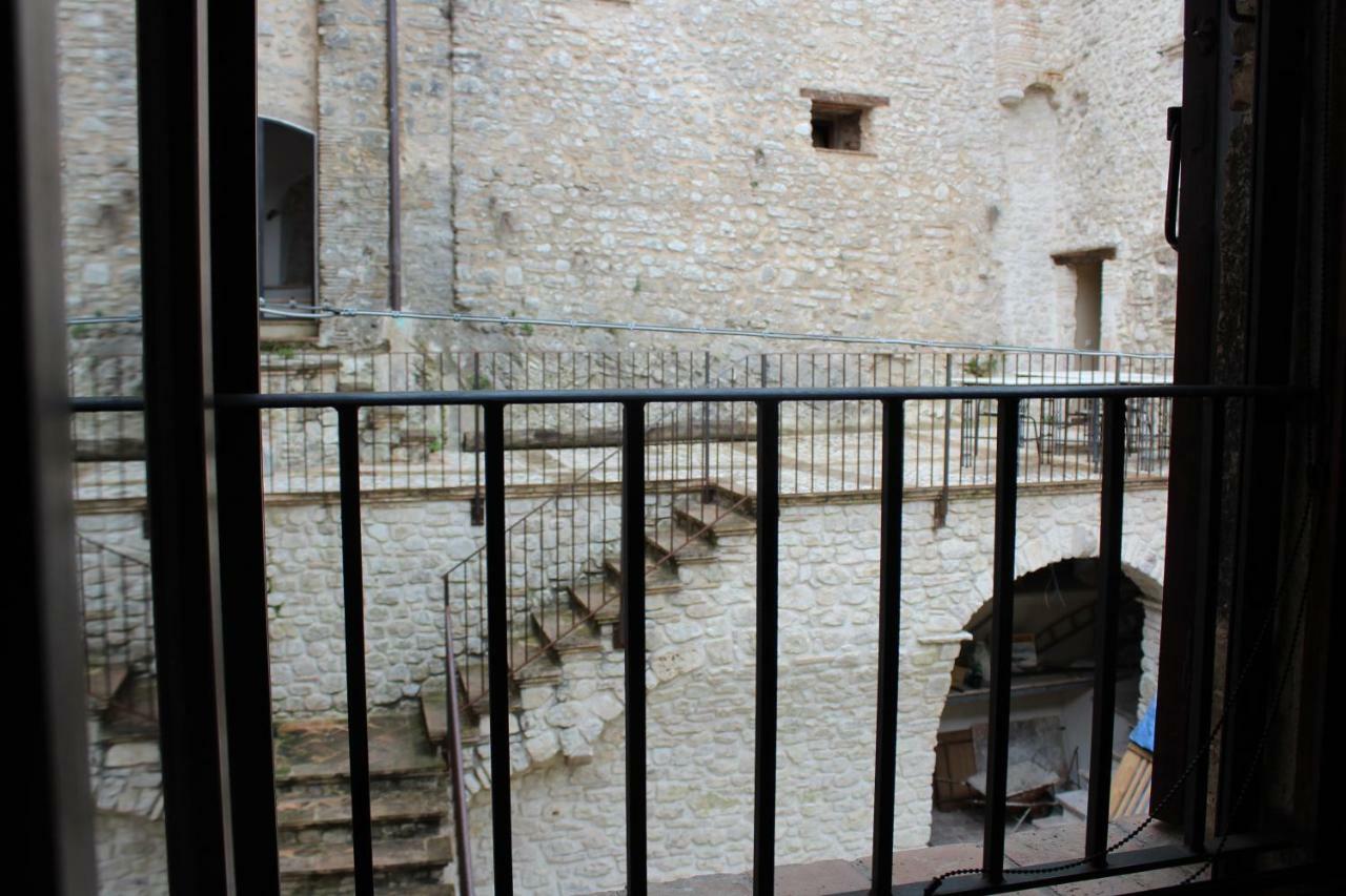 Il Castello Sul Lago Arrone Bagian luar foto