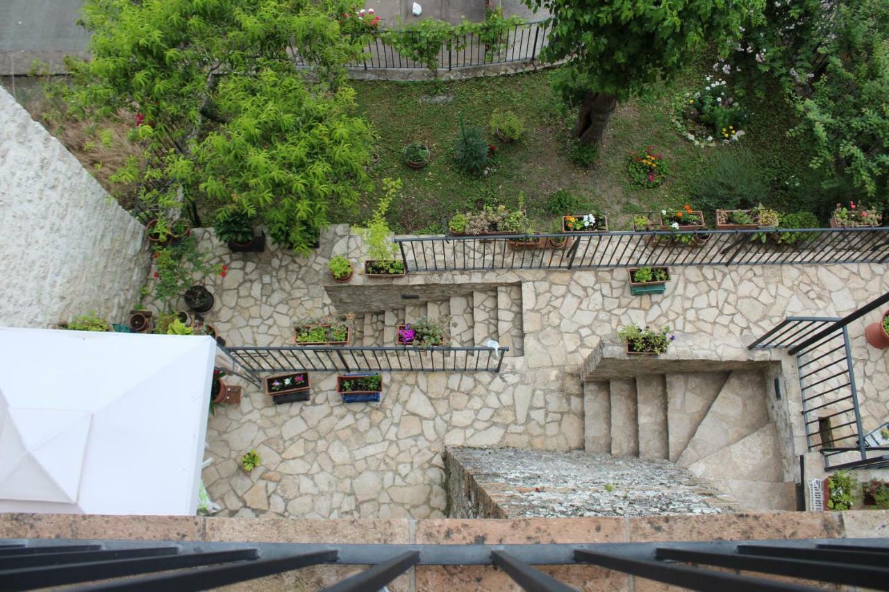 Il Castello Sul Lago Arrone Bagian luar foto