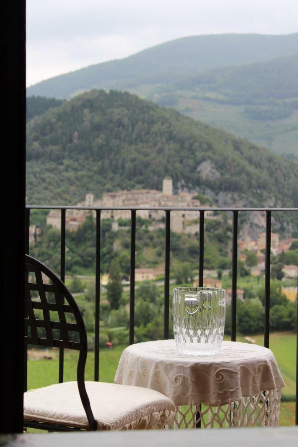 Il Castello Sul Lago Arrone Bagian luar foto