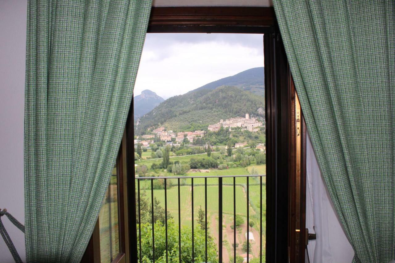 Il Castello Sul Lago Arrone Bagian luar foto