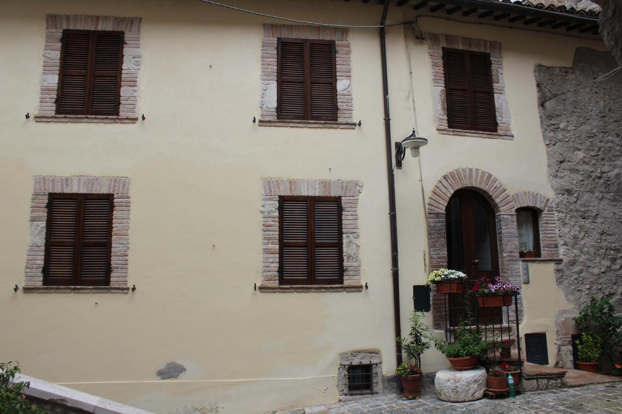Il Castello Sul Lago Arrone Bagian luar foto